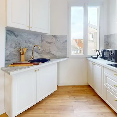 Helsinki, Atypique Apartament Reims