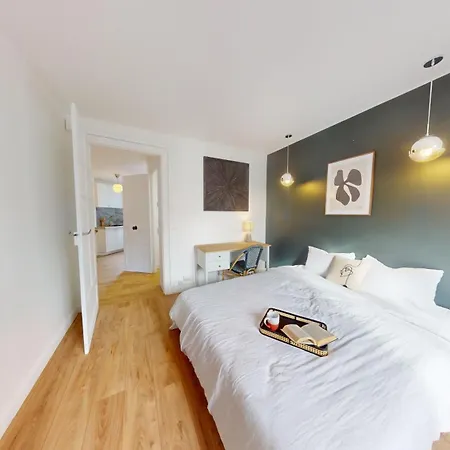 Helsinki, Atypique Apartament *