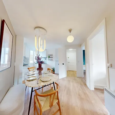 Helsinki, Atypique Apartament Reims